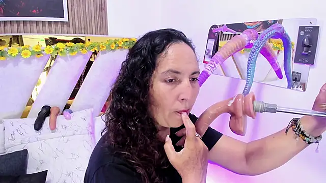 Luna_Naughty1: διαδικτυακό σόου στην κάμερα