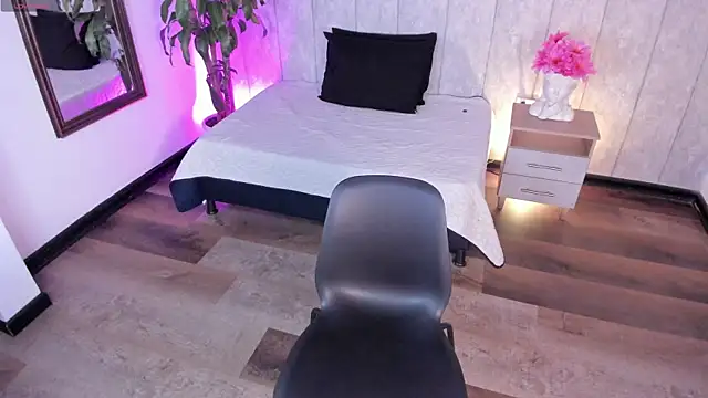 Chat +18 de Hanna_naoo_ ao vivo