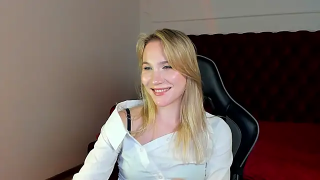 ElaraVoltage's Live XXX Chat