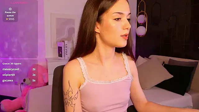 SkinnyEllie Live XXX-chat