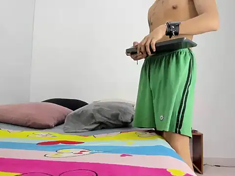Chat XXX en directo de skoook_gray_
