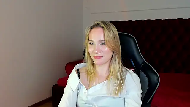 ElaraVoltage's Live XXX Chat