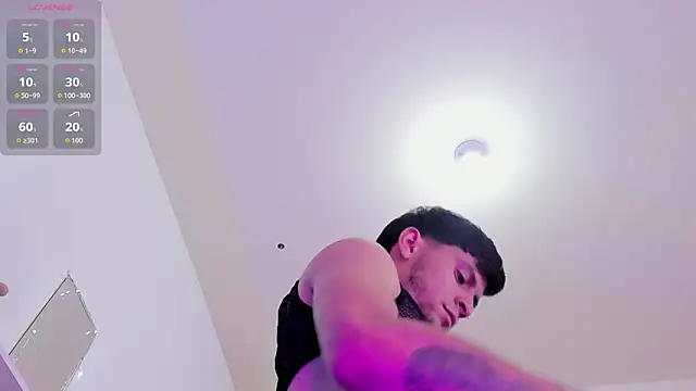 StefanoBigCock Show in webcam