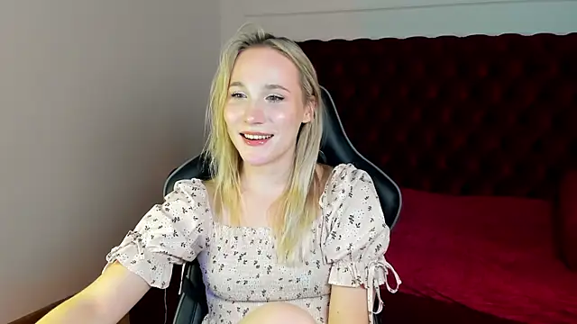 ElaraVoltage's Live XXX Chat