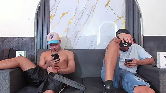 Latins_on_firen Webbikameraesitys