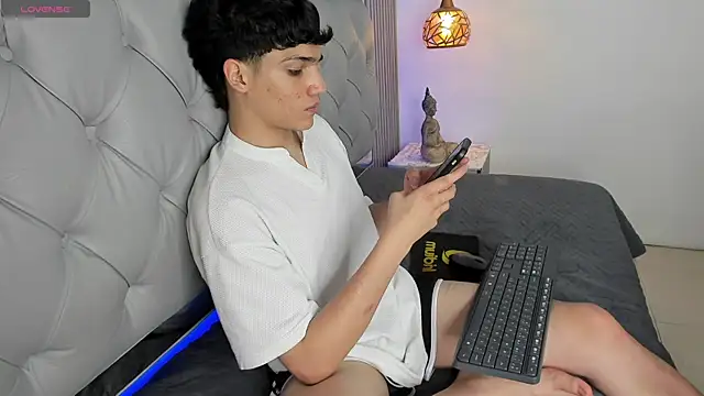 SamBlack_ Show in webcam
