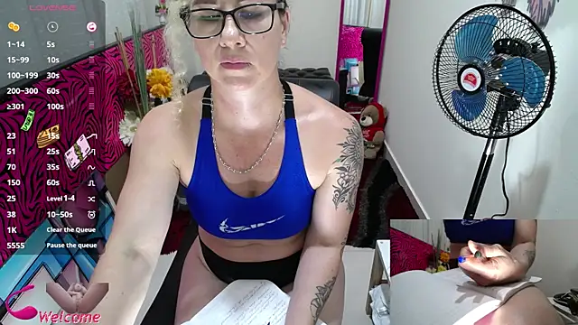 ViickySexy élő XXX-chatje