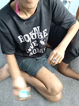 Virgin_Girlss 现场XXX聊天