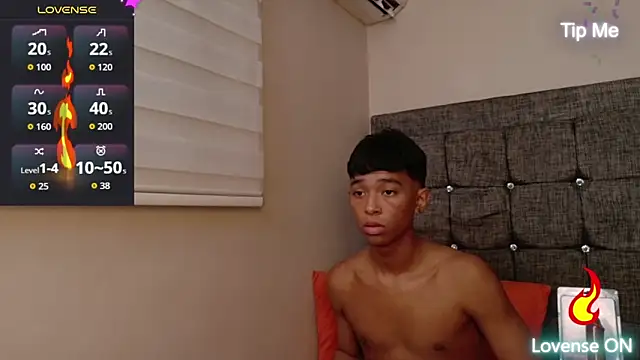 Little_Twink19x Adlı Modelin Web Kamerası Şovu