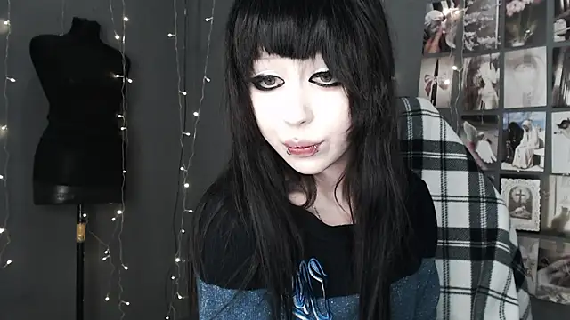 lucy8bit – Naživo XXX chat