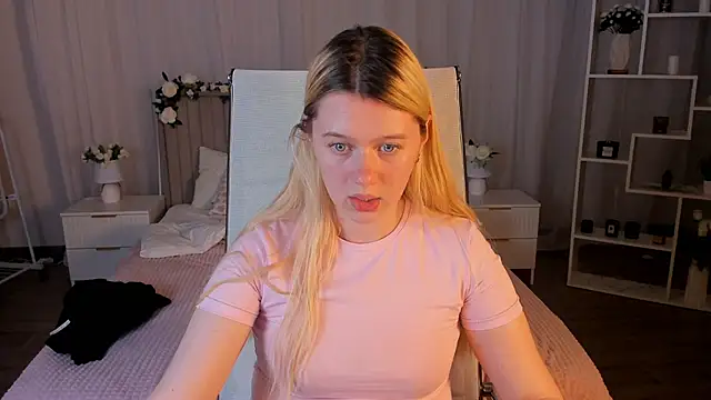 CelestineMauriac's Live XXX Chat