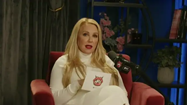 hollyrandall: διαδικτυακό σόου στην κάμερα