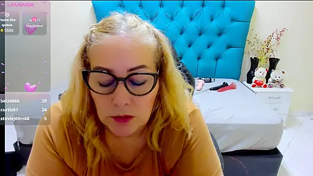 Nayla_Garner's Live XXX Chat