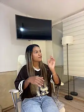 AngelPinkk_ Adlı Modelin Canlı XXX Sohbeti