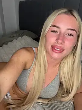 Show modela SexySaraxxoo na web-kameri