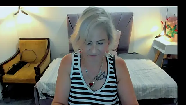 ScarletHoot_'s Live XXX Chat