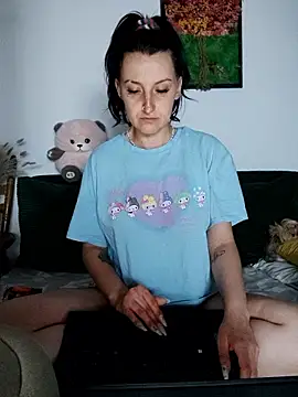 Goddessm00n1 即時 XXX 聊天