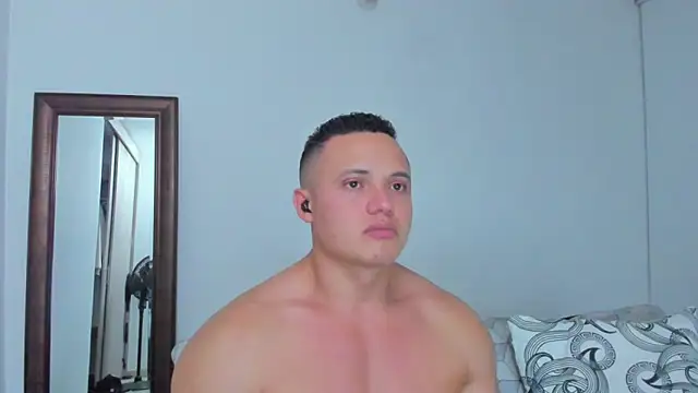 XXX chat uživo modela KingLevi01