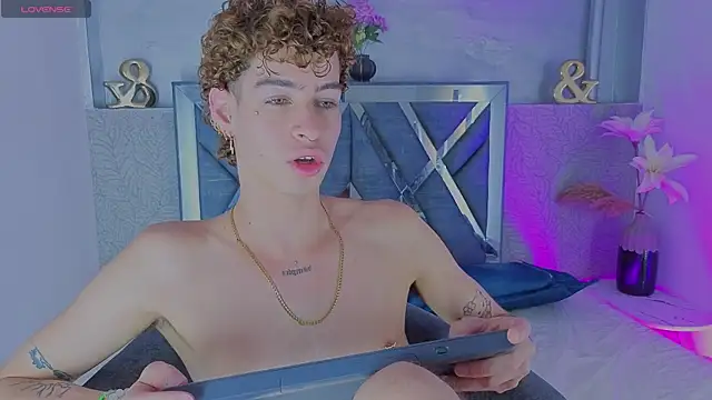 nova_salvatore's Live XXX Chat