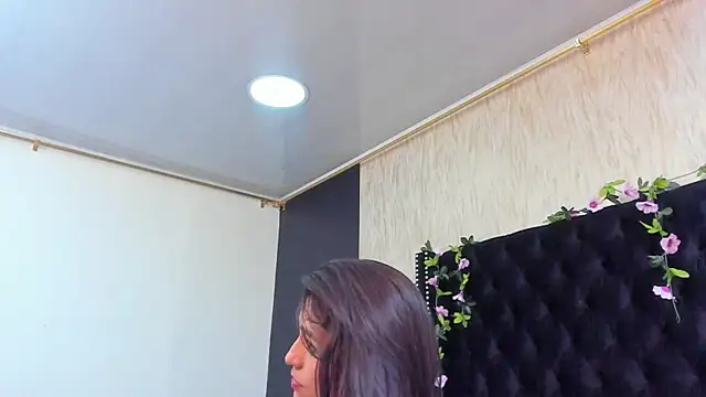 XXX chat uživo modela MeganNightt