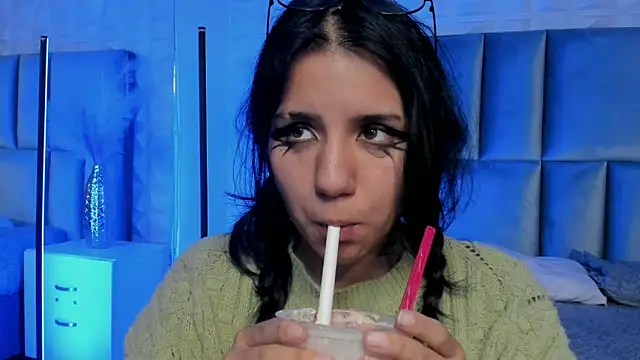 HollyPeach's Live XXX Chat
