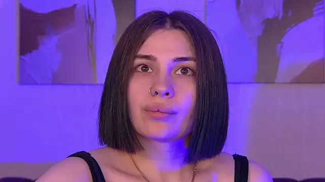 AdrianaToress élő XXX-chatje