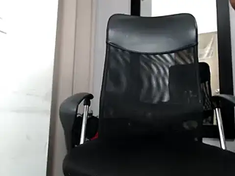 Roberth-Swift Live XXX Chat