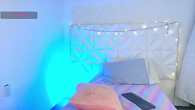 Ivonny_Goldie's Live XXX Chat