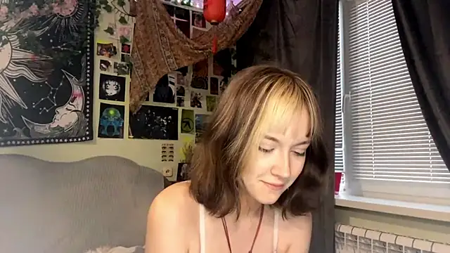 YourFavoriteAltgirl Show in webcam