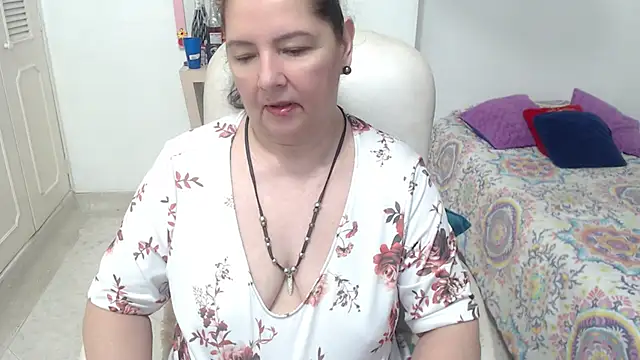 leonela_69's Live XXX Chat