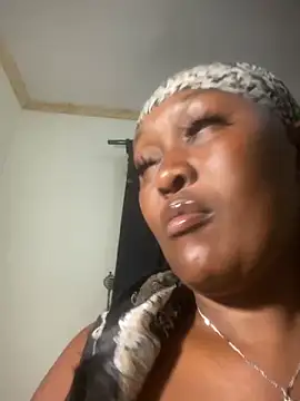 Cardiebae89 Adlı Modelin Canlı XXX Sohbeti