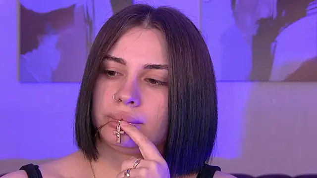 AdrianaToress élő XXX-chatje