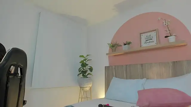 Chat +18 de ivette_swan ao vivo