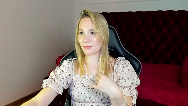 ElaraVoltage Chat XXX live