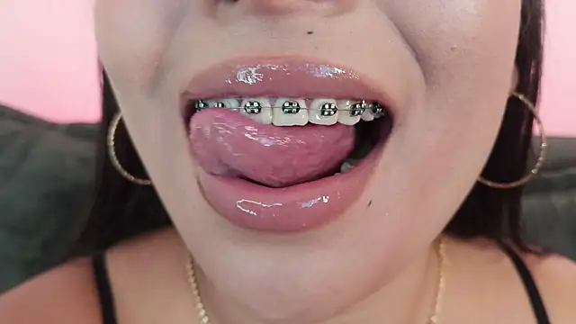 mia_roux1 élő XXX-chatje