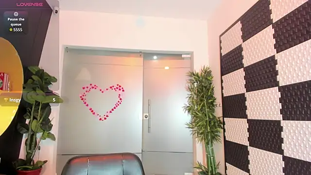 MelodyBlazze's Live XXX Chat