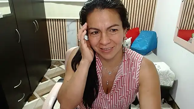 camilavargas_のライブXXXチャット