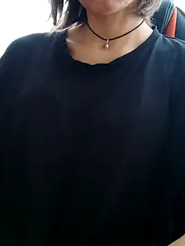 Aashikalaa élő XXX-chatje