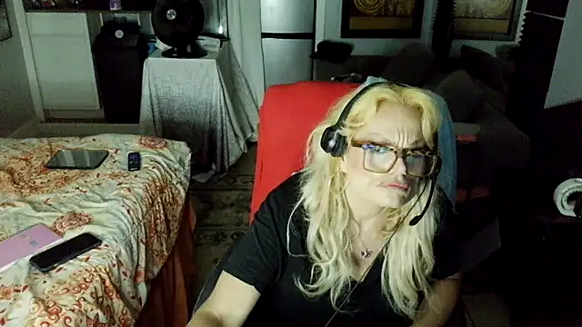 StarinThecloudz Show in webcam