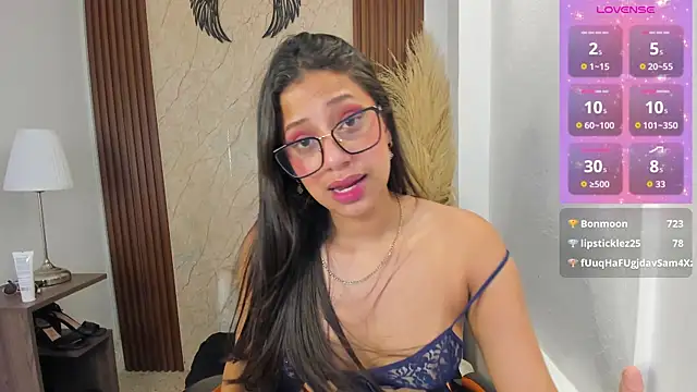 Atiena_ Adlı Modelin Canlı XXX Sohbeti