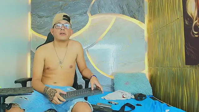 Drake_King19 Show in webcam