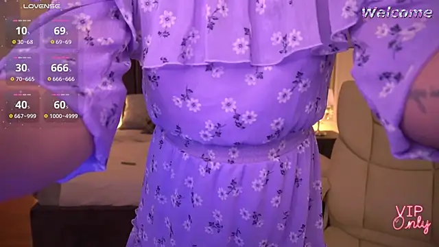 EllaGoldenn's Live XXX Chat