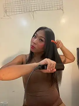 hugecock_tamira 网络视讯表演