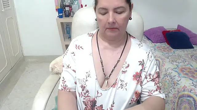 leonela_69のライブXXXチャット