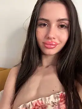 SofiaLaLight Adlı Modelin Canlı XXX Sohbeti