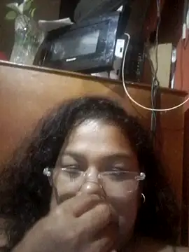 Show de Megansquirt69 na webcam