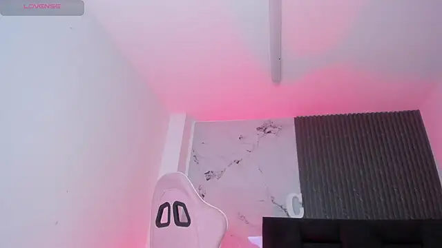 Chloemuaak's Live XXX Chat