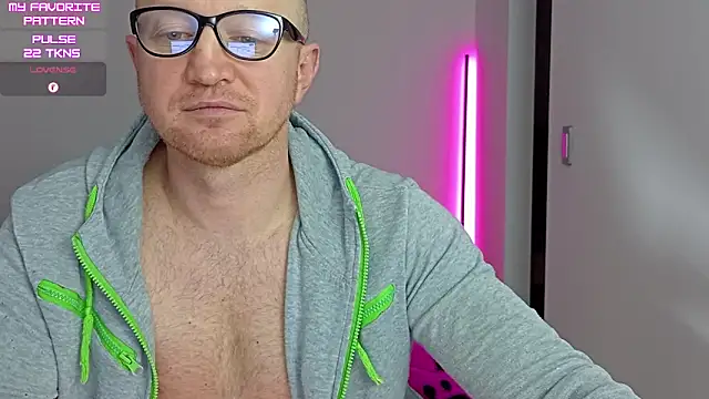 kevintyler69 Adlı Modelin Canlı XXX Sohbeti