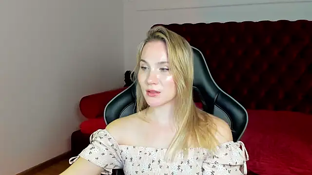 Živá chatovací místnost ElaraVoltage