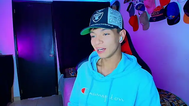 twink_sebas_'s Live XXX Chat
